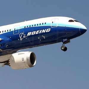 Boeing_787-8_Dreamliner,_Boeing_Company_JP7434698_André Du-pont