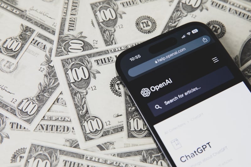 Mobile_phone_with_ChatGPT_on_the_US_dollar_banknotes_background_(52917311695)_Jernej Furman