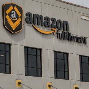 Amazon_Fulfillment_Center,_Shakopee,_Minnesota_(34043258624)Author Tony Webster
