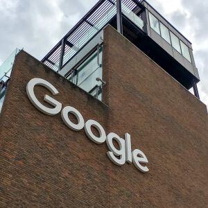 Google_Headquarters_in_Ireland_Building_Sign
